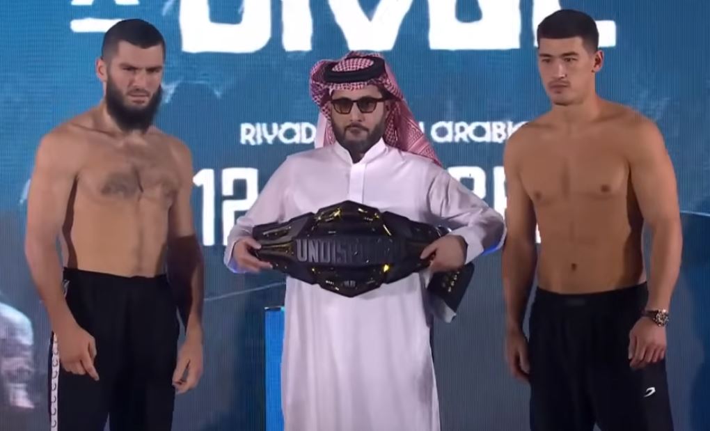 Weigh in photo for Artur Beterbiev vs Dmitry Bivol