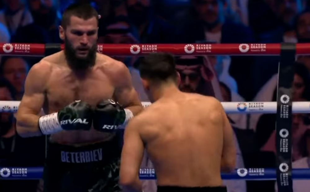 Artur Beterbiev versus Dmitry Bivol round 7 boxing